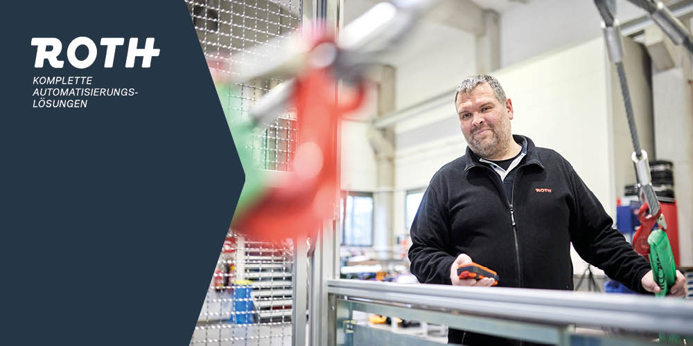 Mitarbeiter der ROTH Gruppe bedient einen Industriekran mit Schutzvorrichtungen